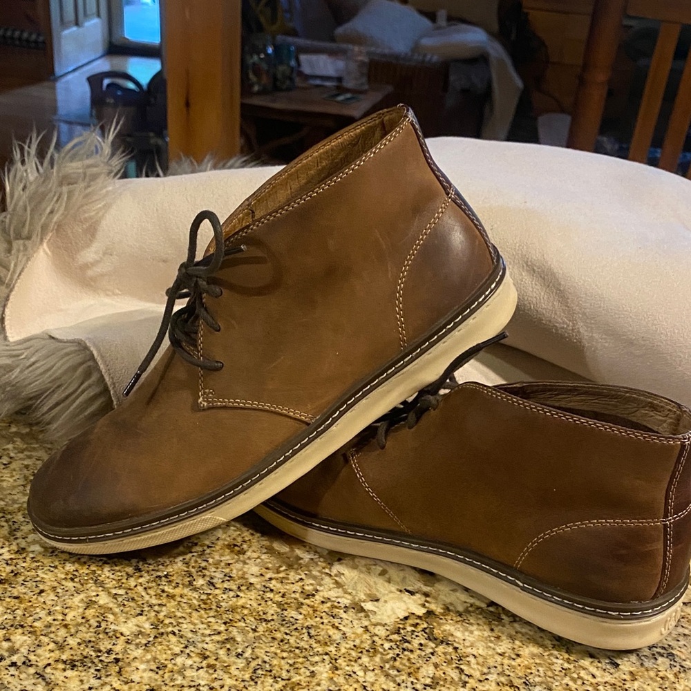 Johnston & Murphy Brown Sheepskin Leather Chukka Boots